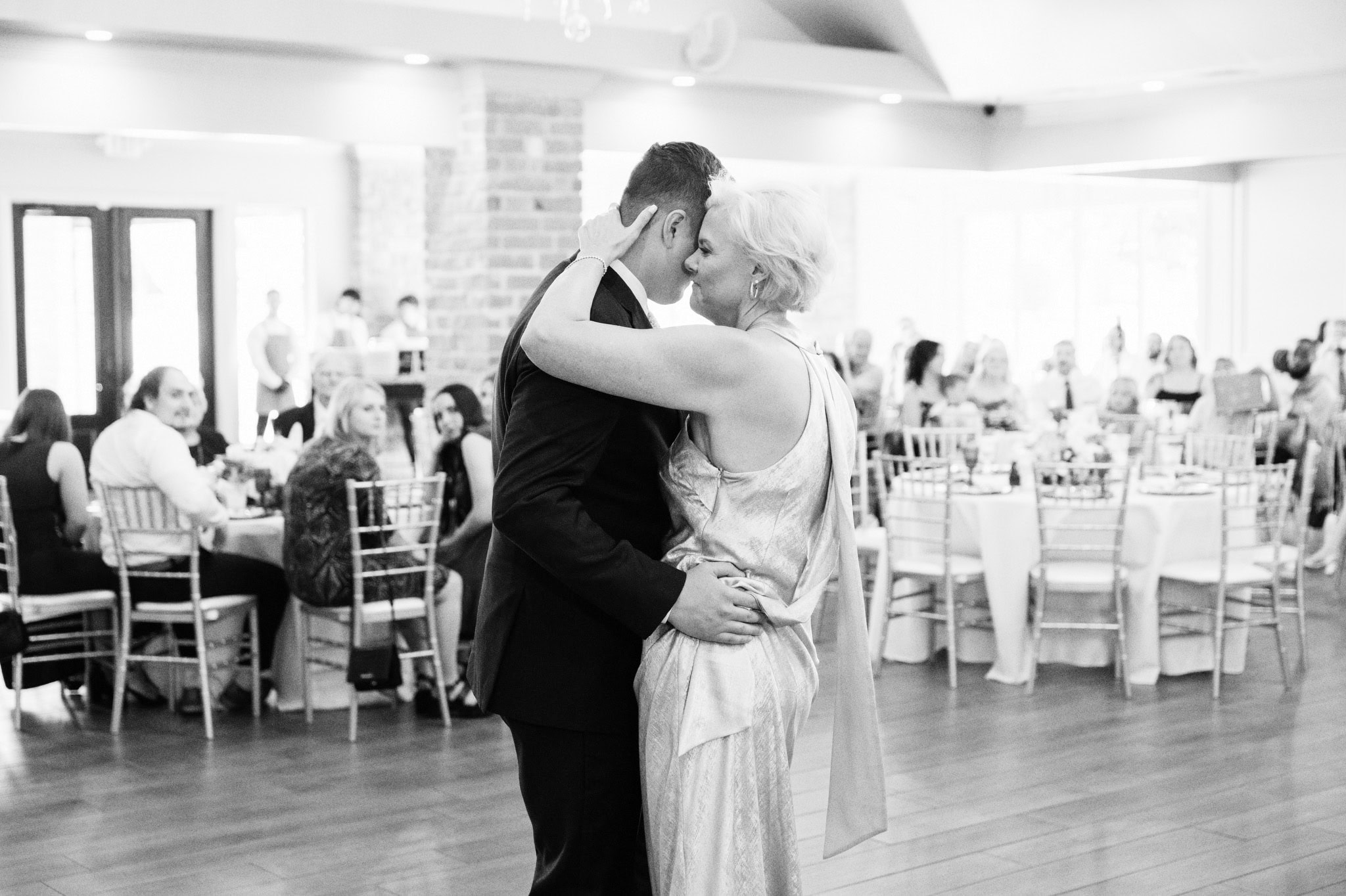 summer wedding at Coles Garden in Oklahoma City