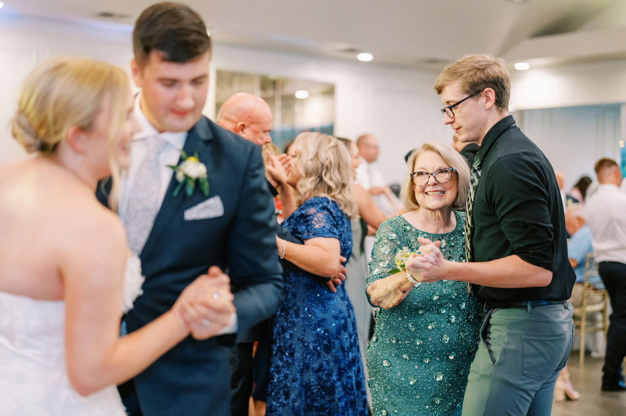 summer wedding at Coles Garden in Oklahoma City