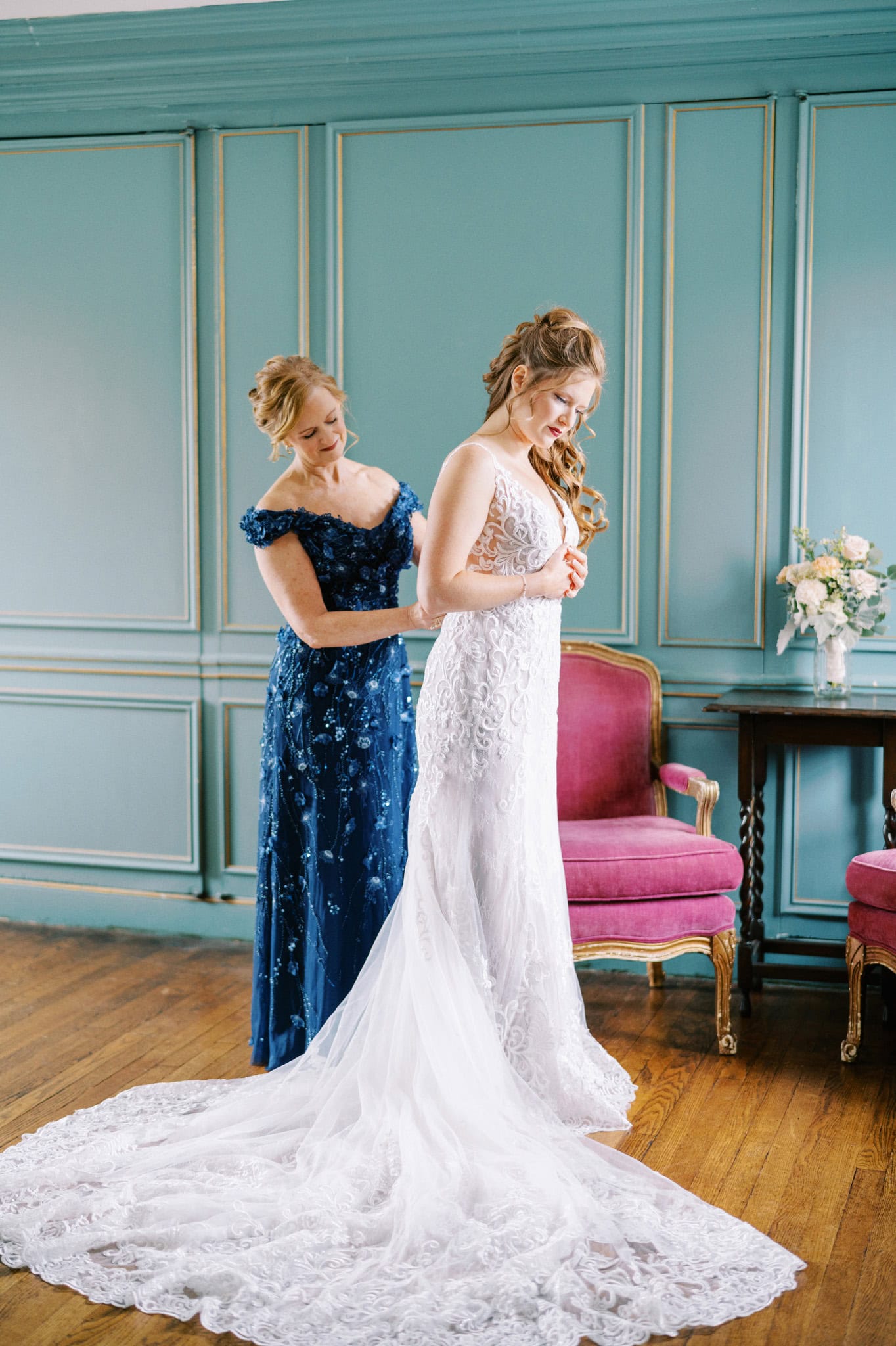 Playful and Romantic Wedding at the Dresser Mansion in Tulsa, Oklahoma