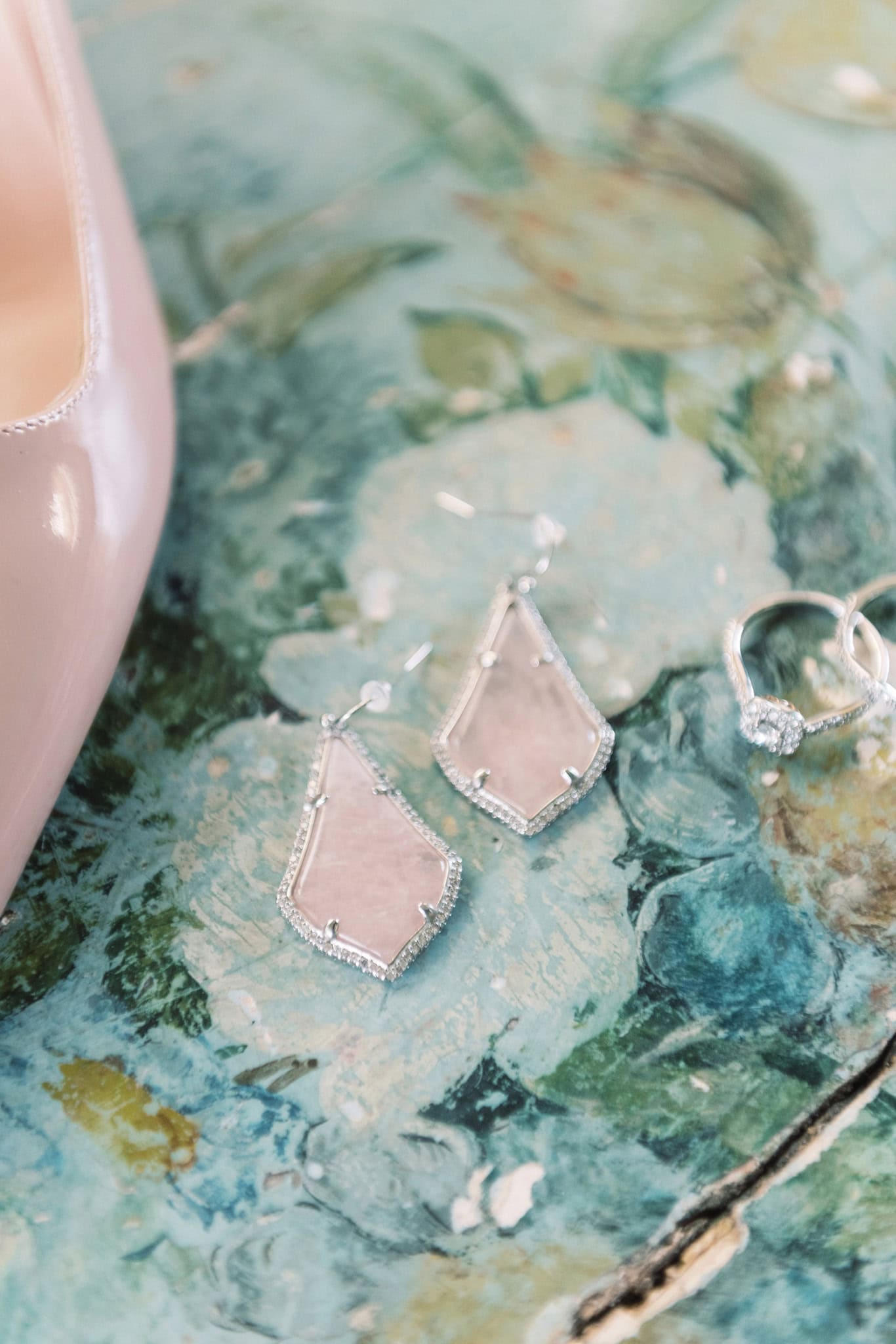 Softly Styled Wedding at the Dresser Mansion in Tulsa, Oklahoma