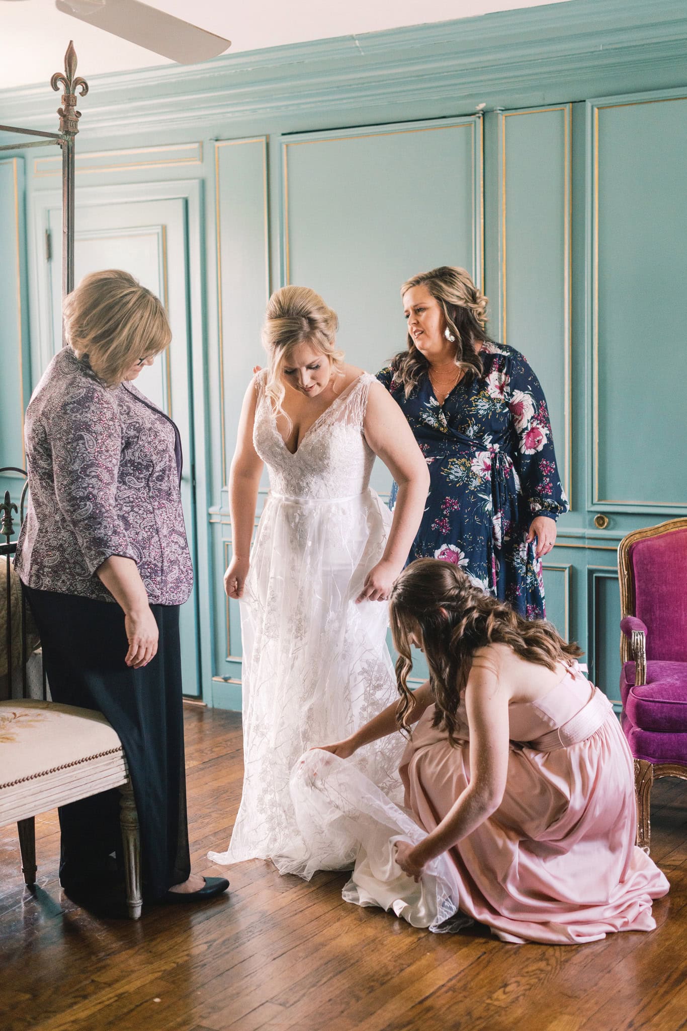 Softly Styled Wedding at the Dresser Mansion in Tulsa, Oklahoma