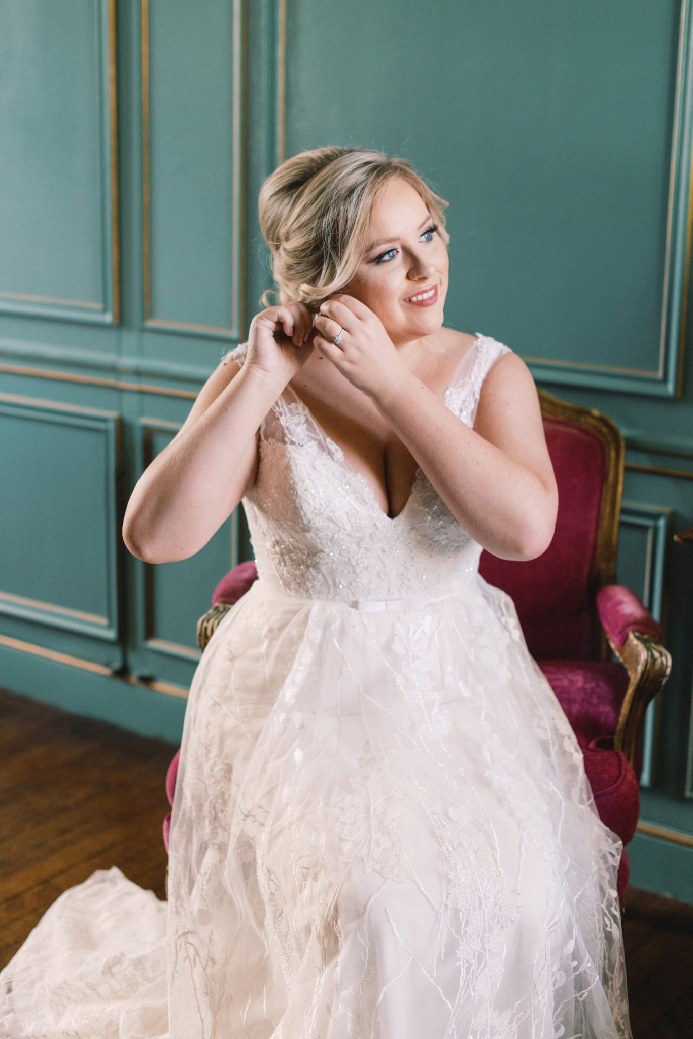 Softly Styled Wedding at the Dresser Mansion in Tulsa, Oklahoma
