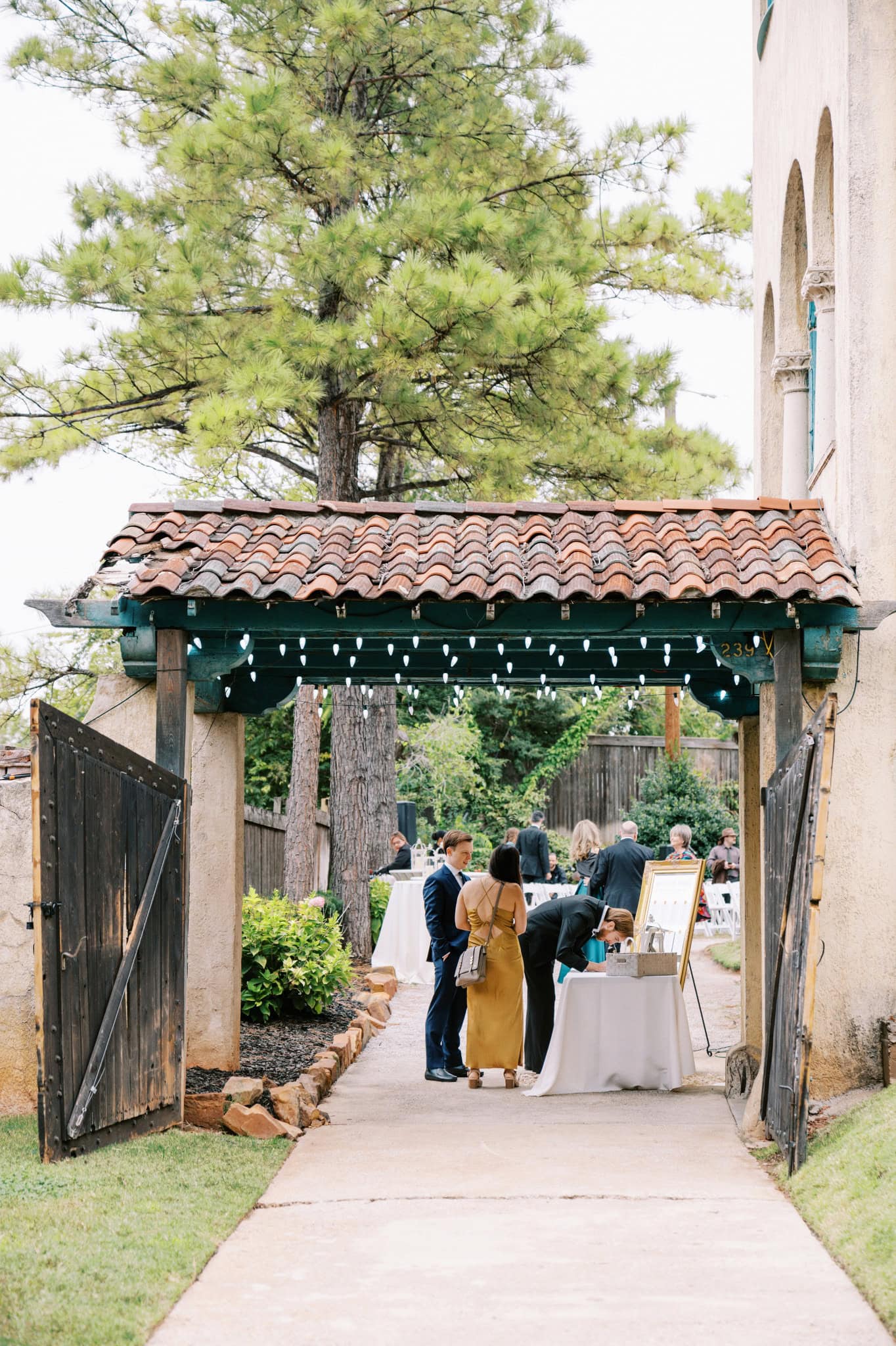 Playful and Romantic Wedding at the Dresser Mansion in Tulsa, Oklahoma