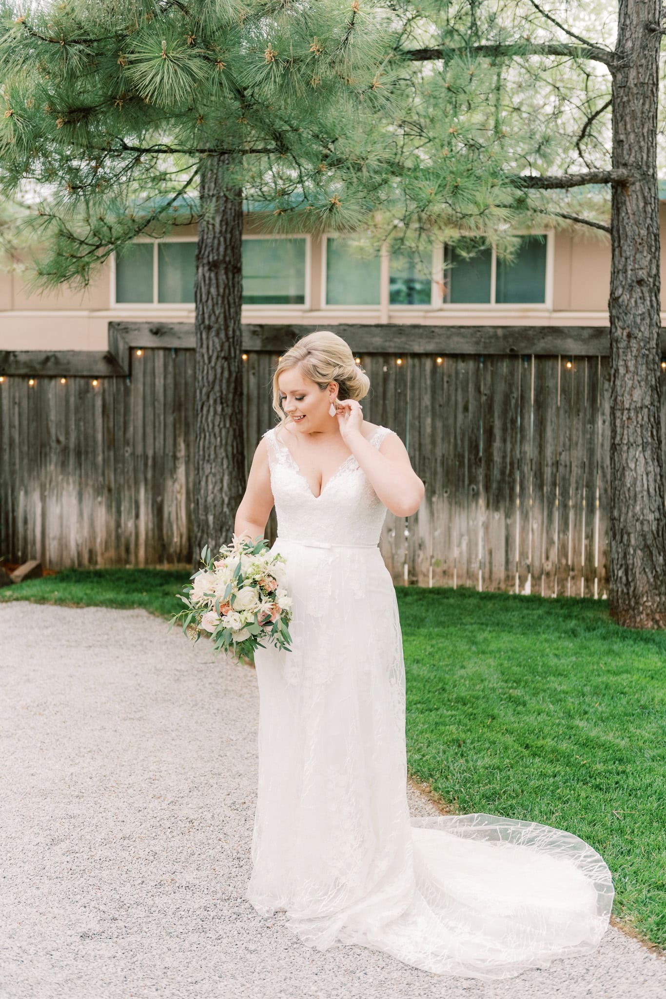 Softly Styled Wedding at the Dresser Mansion in Tulsa, Oklahoma