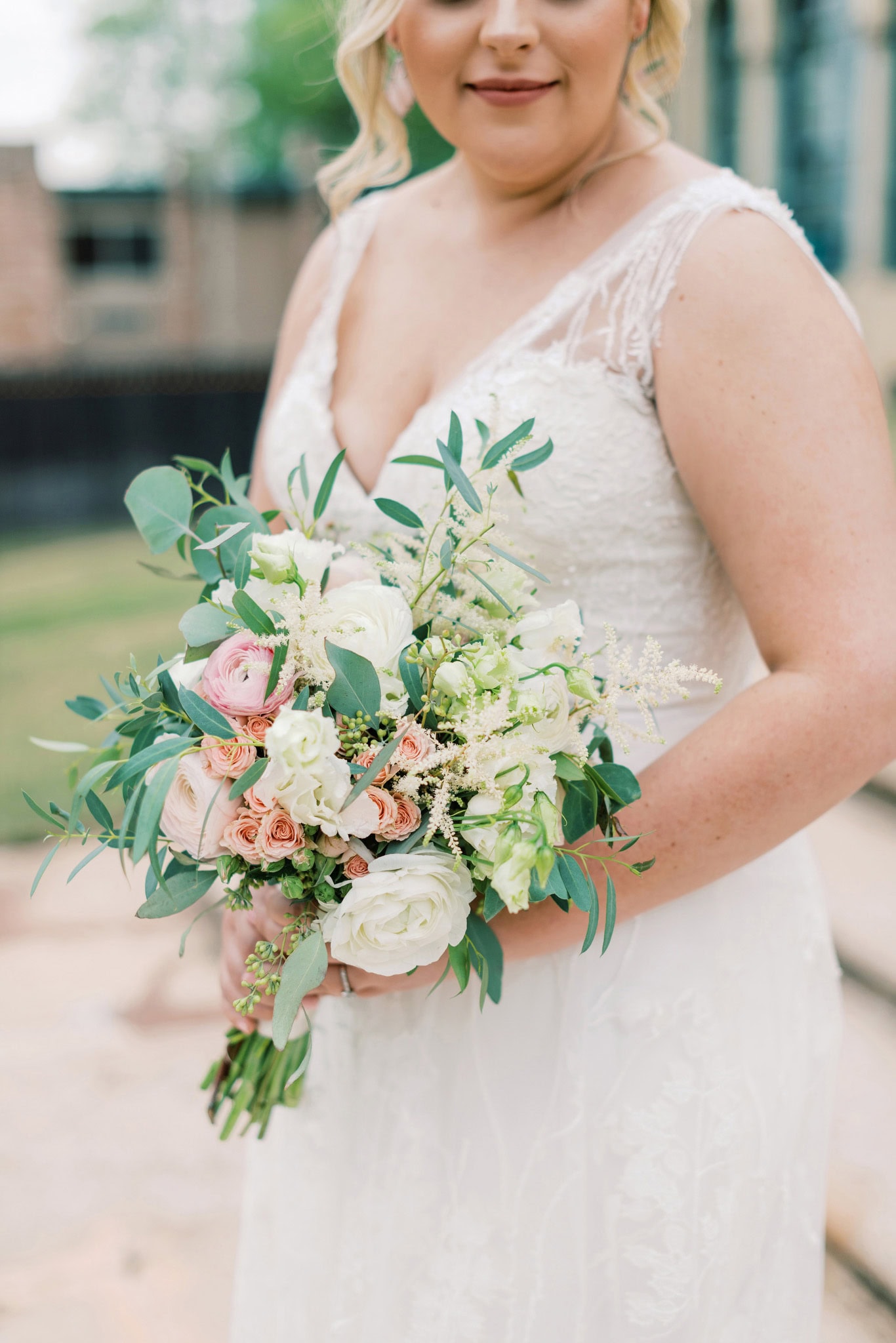 Softly Styled Wedding at the Dresser Mansion in Tulsa, Oklahoma