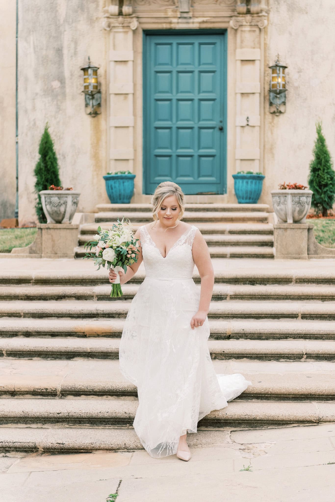 Softly Styled Wedding at the Dresser Mansion in Tulsa, Oklahoma
