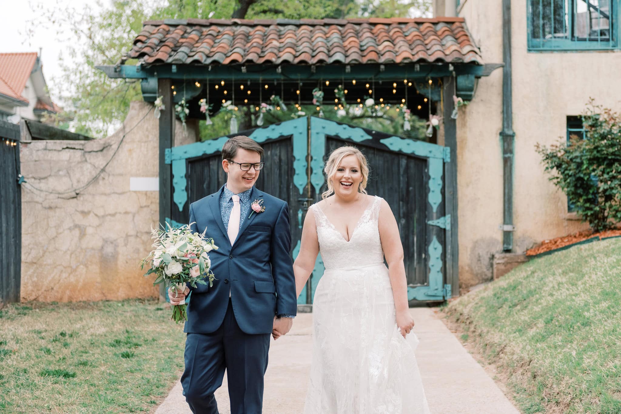 Softly Styled Wedding at the Dresser Mansion in Tulsa, Oklahoma