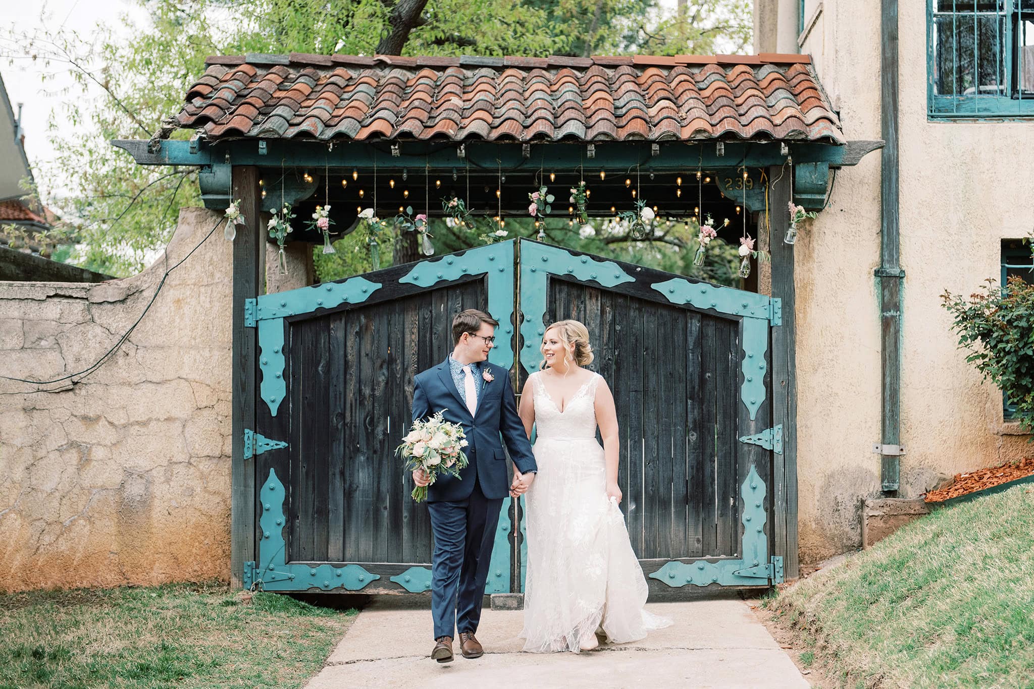 Softly Styled Wedding at the Dresser Mansion in Tulsa, Oklahoma