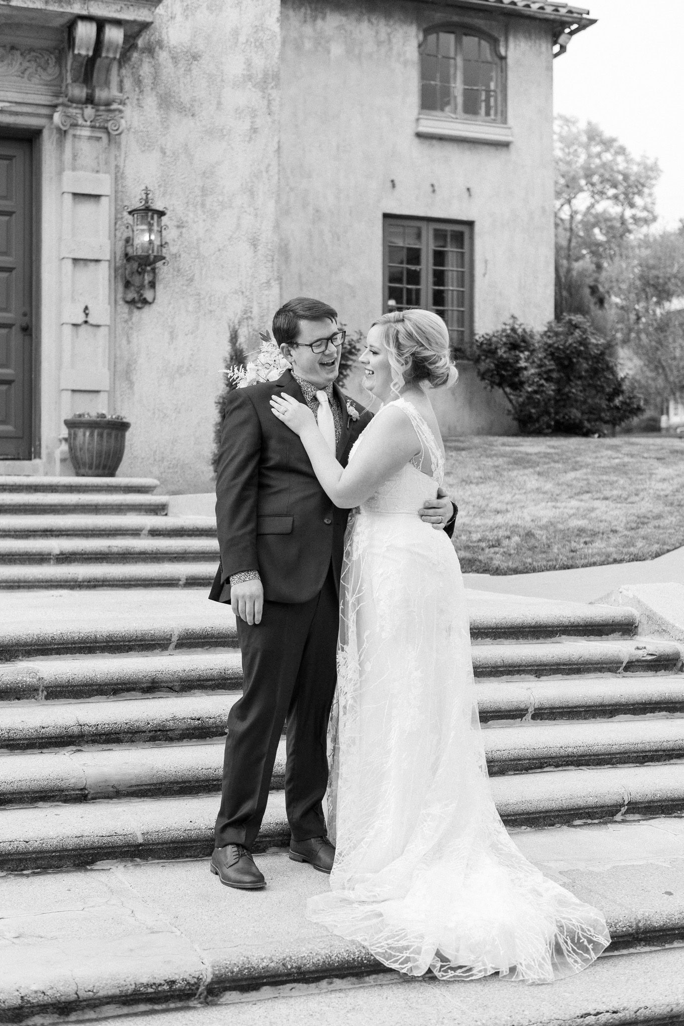 Softly Styled Wedding at the Dresser Mansion in Tulsa, Oklahoma