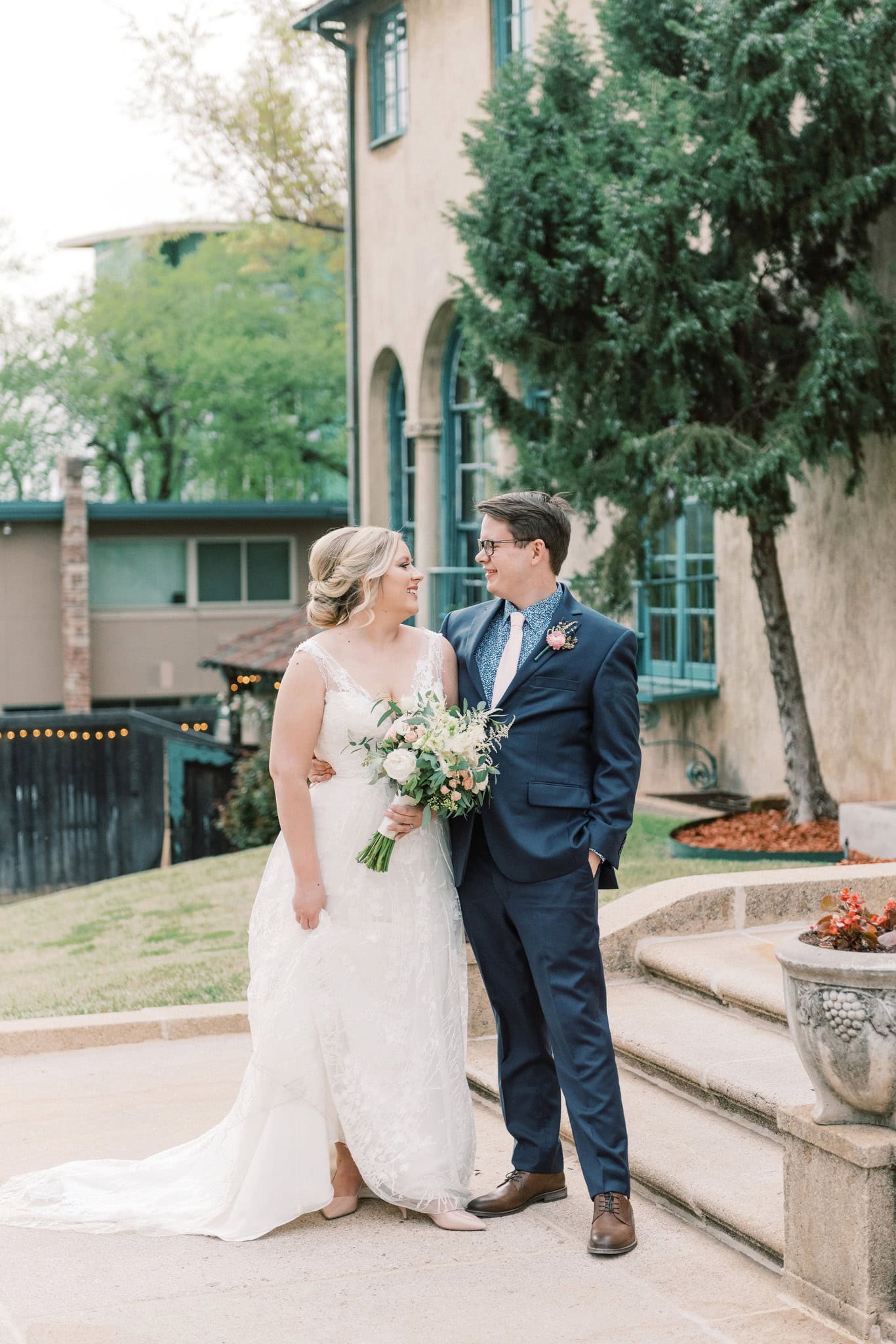 Softly Styled Wedding at the Dresser Mansion in Tulsa, Oklahoma