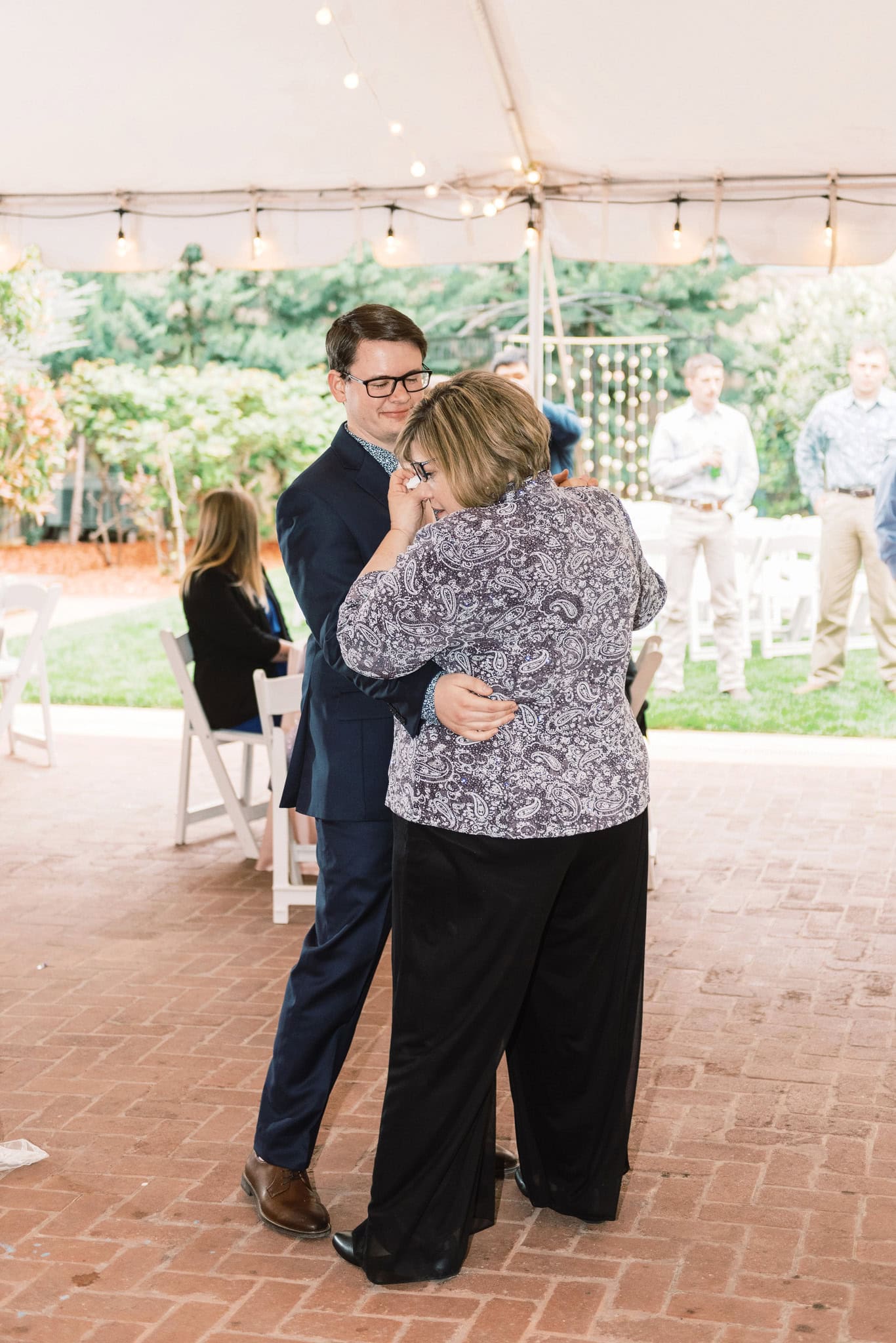 Softly Styled Wedding at the Dresser Mansion in Tulsa, Oklahoma